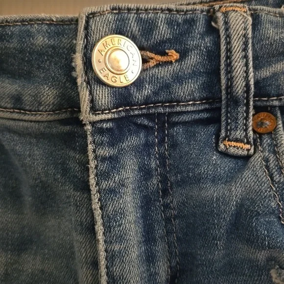 American Eagle Hi-Rise Shortie Shorts. Size 2. - Picture 2 of 4